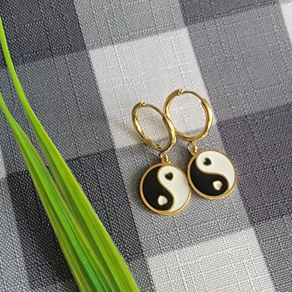 New! Yin Yang Earrings Small hoop YingYang black / white dangle loop Wom… - Picture 2 of 4